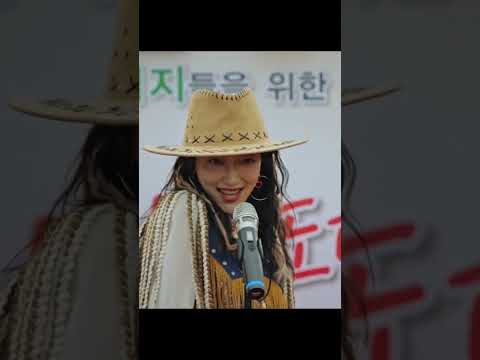 삼십촉 백열등이 그네를 탄다. 30촉은 30W인가? 삽십촉이 뭐야?