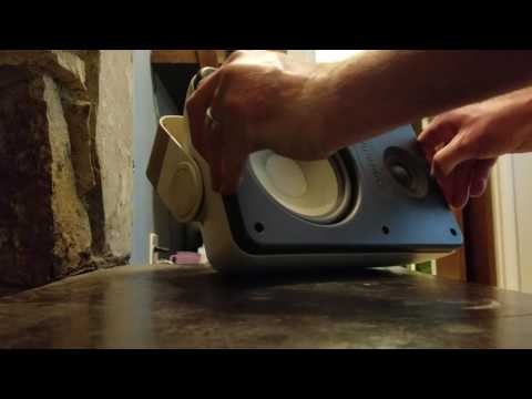 Remove Moderno M6 outdoor speaker from mounting bracket