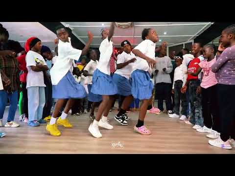 Uncle Waffles - Zenzele Dance Video