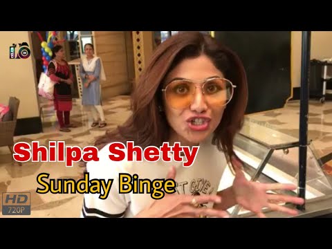 Shilpa Shetty Enjoying Sunday Eating Hot Churros with Vanilla ice cream Must try!!