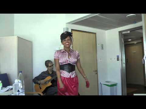 Elisete sings for Anastacia - Dancar com voce and Carolina