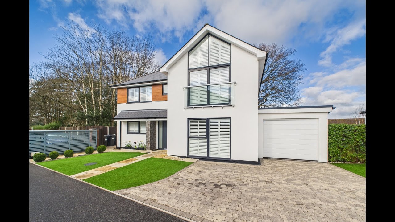 Detached House: For Sale In Southbourne