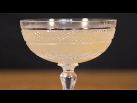 How to make a French 75 cocktail | Bartending For Beginners | Delightful Drinks