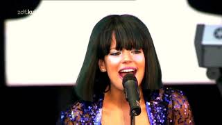 Lily Allen - 22 (Live At Main Square Festival 2009) (VIDEO)