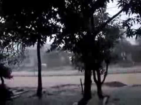 Mưa dữ dội trong bão số 10 (30/9/2013)