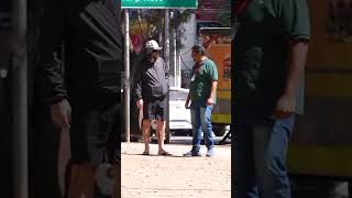 Ele parou para ajudar | Mendigo Ostentação