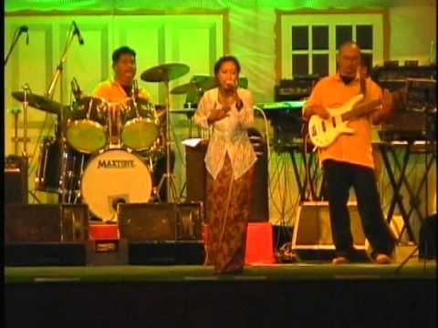 EMMELY KARTOREDJO BIJ -Jacob House-Band - Full Live- Pop Jawa Show  2005 in Suriname (Soegijoma)