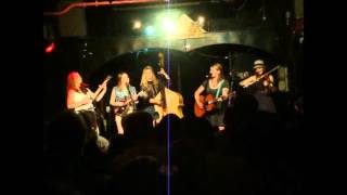 Della Mae Cambridge 6 4 2013 This World Oft Can Be