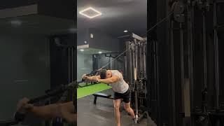 EXTENSIONES DE CODO EN POLEA ALTA TRASNUCA CON CUERDA