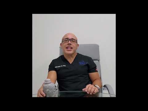Procedimiento
¿Qué Es la Rinoplastia?
La rinoplastia es un procedimiento quirúrgico que remodela o reconstruye la nariz para restaurar la apariencia, la función, o ambas. Comúnmente llamada “cirugía de nariz”, es uno de los procedimientos técnicamente más exigentes en toda la cirugía plástica facial, y requiere un conocimiento profundo de la anatomía nasal, habilidad quirúrgica precisa y una visión estética clara.
El Dr. Ayala planifica cada rinoplastia en torno al individuo: anatomía, rasgos étnicos y culturales, función respiratoria y lo que el paciente realmente desea cambiar. No existe un “estilo de la casa” aplicado a todos los rostros.