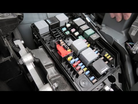 Volvo XC40 (2019-2025): How To Access Fuse Box In The Engine Compartment? How To Replace The Fuse?