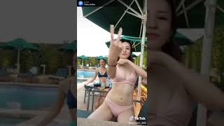 《エロTikTok》『水着』下半身が悩ましい