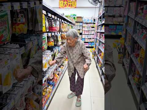 ¡Abuela de 98 años en el supermercado! ¿Qué ocurrirá?