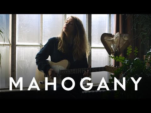 Minke - Gold Angel | Mahogany Session