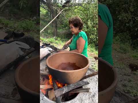 En Calceta, Manabí, la tierra todavía guarda un oficio que resiste al tiempo.  #artesania #alfareria