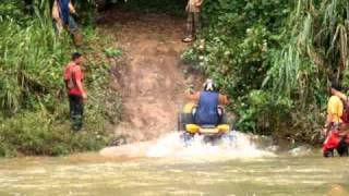 preview picture of video 'Yamaha Warrior 350 trying river crossingmudding Las Marias P.R. #2'