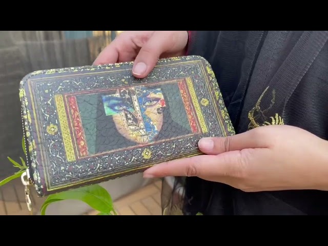 محفظة جلد نسائية