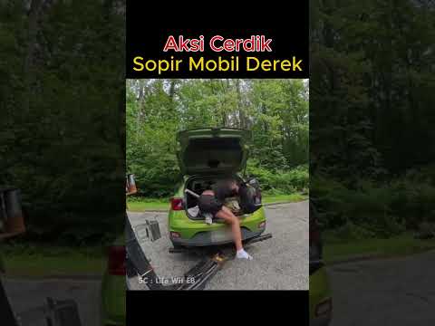 Aksi Cerdik Sopir Mobil Derek