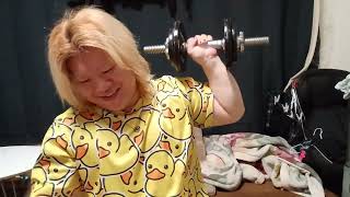 妻のまみとの日常少し 筋トレダンベル10kg 軽く❤(*^_^*)
