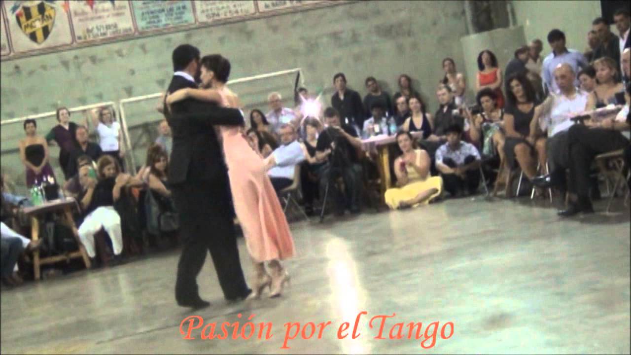MAGDALENA VALDEZ y ROBERTO ZUCCARINO Bailando la Milonga LA CICATRIZ en la MILONGA DEL MORAN