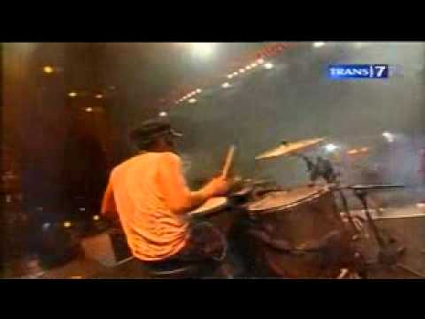 Konser 27th Slank - Sosial Betawi Yoi (Slank feat Melly 'SHE').flv