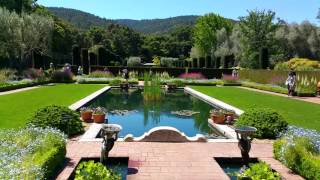 Enjoy a Spring Garden in a Classic Setting to Inspire You