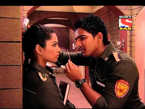 download lagu mp3 mp4 Left Right Left Cast, download lagu Left Right Left Cast gratis, unduh video klip Left Right Left Cast