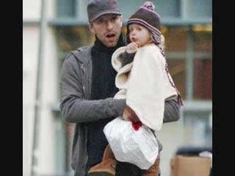 download lagu mp3 mp4 Coldplay Green Eyes Gwyneth Paltrow, download lagu Coldplay Green Eyes Gwyneth Paltrow gratis, unduh video klip Coldplay Green Eyes Gwyneth Paltrow