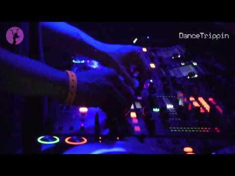 Michael Gracioppo ft Wayne Tennant - Creep [played by Âme]