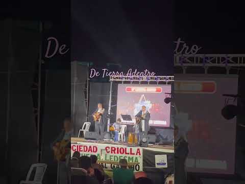 Canta en el Esenario Abel Soria Dúo De tierra Adentro los Cerrillos Canelones Uruguay