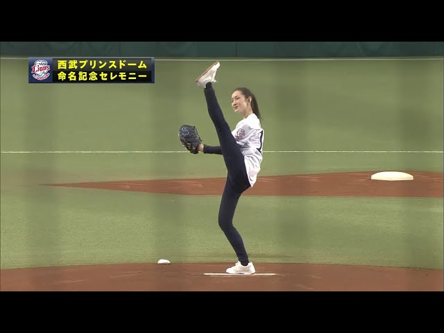 【始球式】LG荒川静香さん、華麗なグローブで始球式!! 2015/3/14 L-G