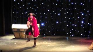 Piet piraat live Plopsa indoor Hasselt - piraten worden van een storm op zee niet ziek