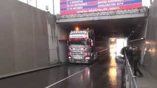 preview picture of video 'Intocht truckstar festival op TT circuit in Assen 2014 - Scania v8 loud pipes'