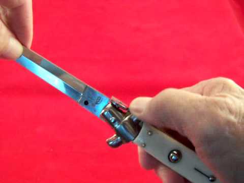 How to fold a fixed guard stiletto switchblade.MOV