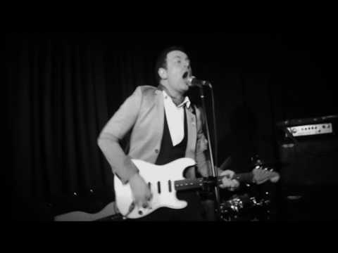 Big Indie Rocks "I Predict A Riot" cover ( midlands wedding band party band)