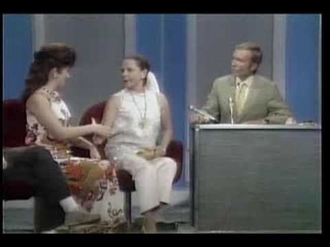 Gina Lollobrigida crashes THE DICK CAVETT SHOW