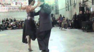 KARINA COLMEIRO Y HORACIO GODOY BAILANDO EN LA MILONGA DEL MORAN