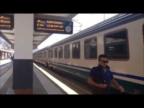 Treno IC 728 in arrivo alla stazione di Paola