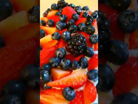 Pastel de tres leches y frutos silvestres #receta #pastel #pasteleria #cocina #postres