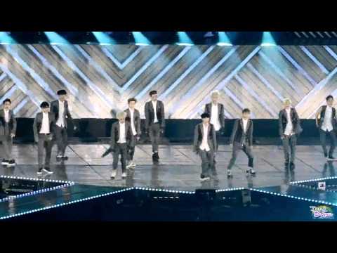 [140607] Dream Concert 2014 - SNSD's Hyoyeon & Seohyun during EXO's performance