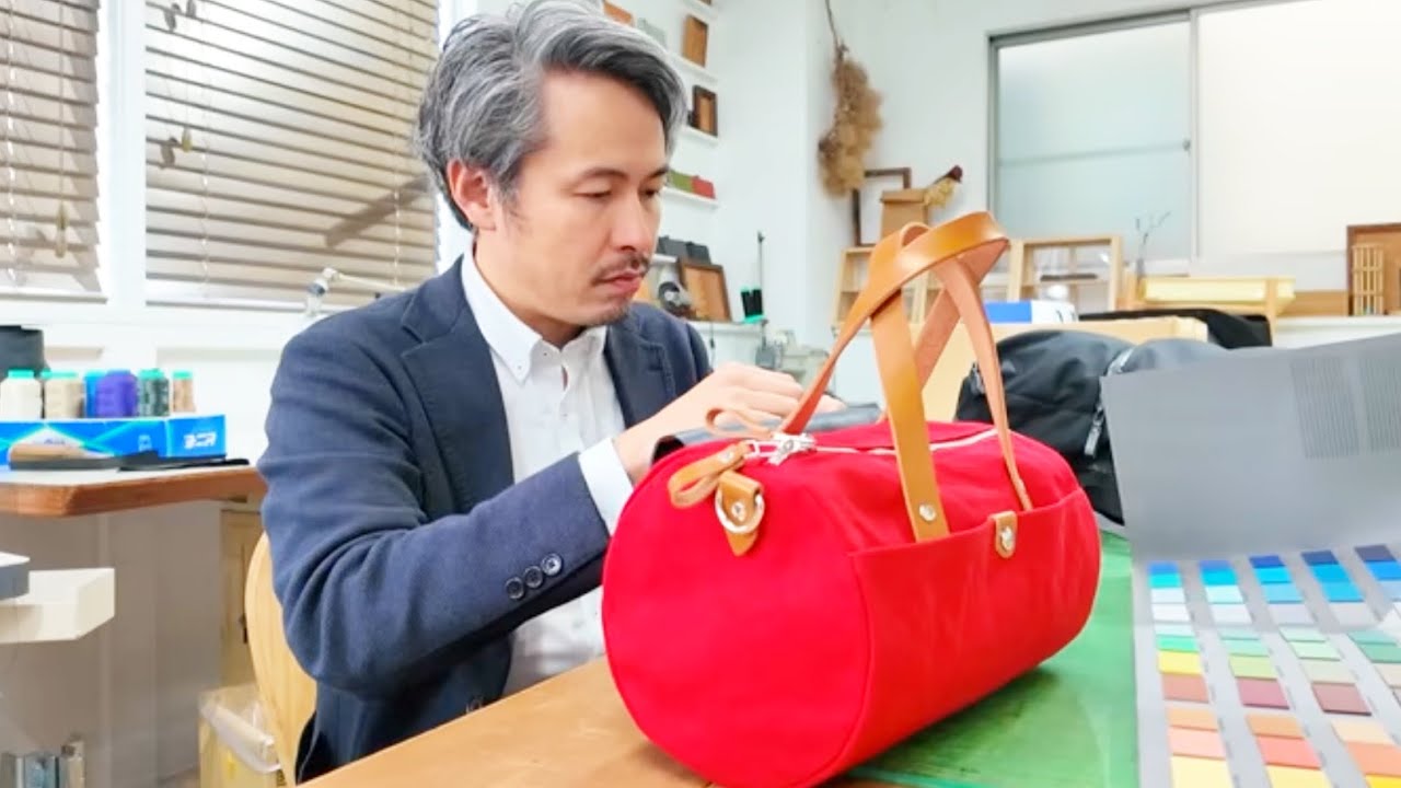 新作カバンサンプル確認MTGの様子を公開！