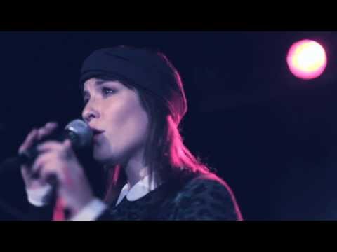 Hannah Schneider - Raindrops (Solo - Live 2013)