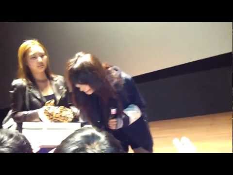 [Fancam] 120324 miss A Suzy - Shakes Hands - Busan CGV Ending - Movie '건축학개론'