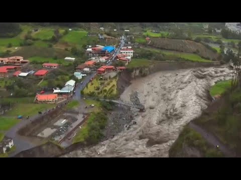 Waves of mud crash through Ecuadorian town as landslide kills six | AFP