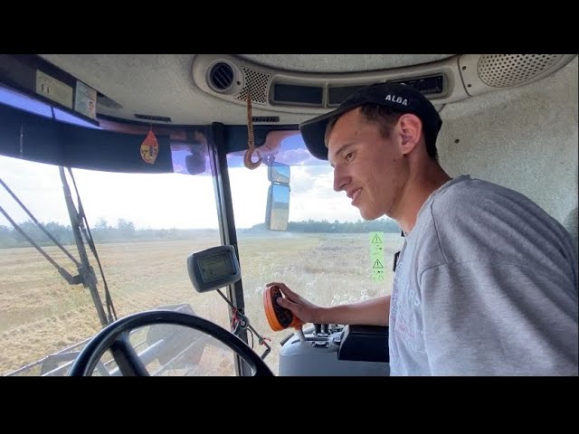 Районның иң яшь комбайнчысы беренчелектә бара / Авыл - минем язмышым - ИСЛАМ ХУҖИН