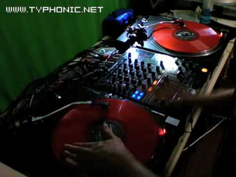 Typhonic warming up for gig 26-3-10 (Dubstep Scratching Juggling)