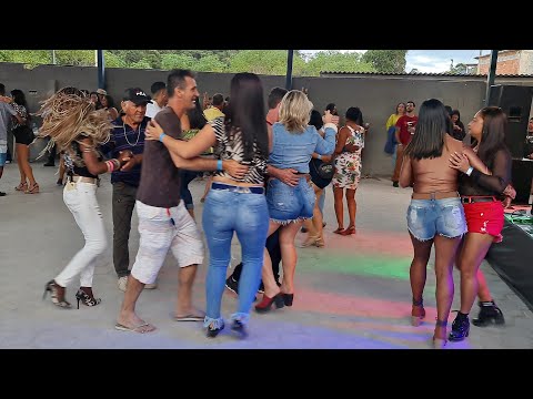 BAILE NA ROÇA É ASSIM - DANÇANDO FORRÓ NO BAILÃO DO NILLO ROCHA SANFONEIRO (VANERÃO)