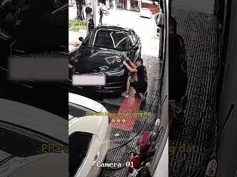 Pha cứu nguy đi vào lòng đất 😂 #giaothong #suaxeoto #haihuoc #vuive #giaitri #phunu