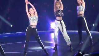LISA SOLO PERFORMANCE  ATTENTION