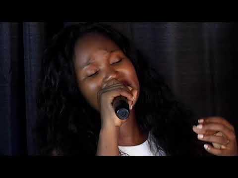 O Ndzi Fele Xihambanweni- Adoradora Milena ft Lourenço da Silva